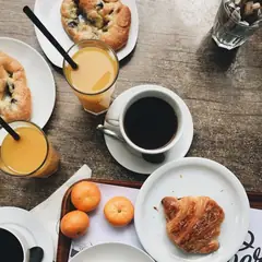 طاولة فطور الصباح